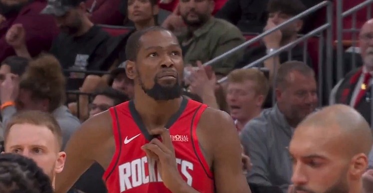 开云体育下载-戈贝尔罚球几乎三不沾 杜兰特一脸嫌弃直接惊现表情包💀