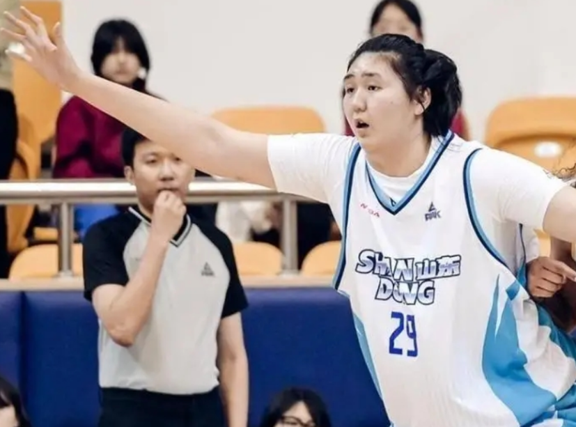 开云APP-大爆发！张子宇首次首发8分钟19+10连创新高 率山东女篮大胜