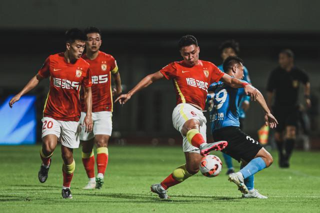 开云APP-【中超】李扬头球被吹刘世博神扑 10人广州0比0大连