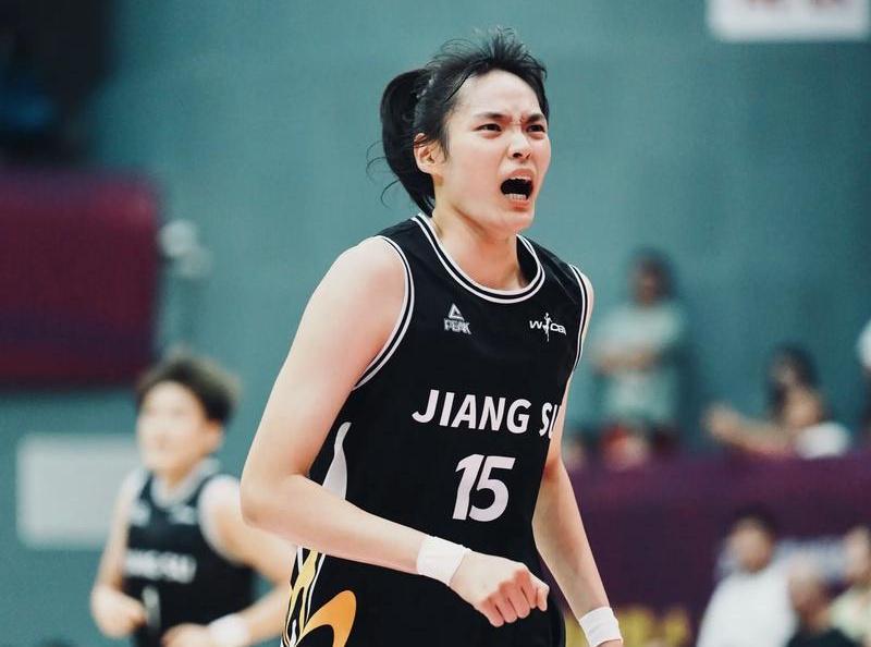 轰17+5力扛坎贝奇!中国女篮26岁2米悍将进化:宫鲁鸣征召她?